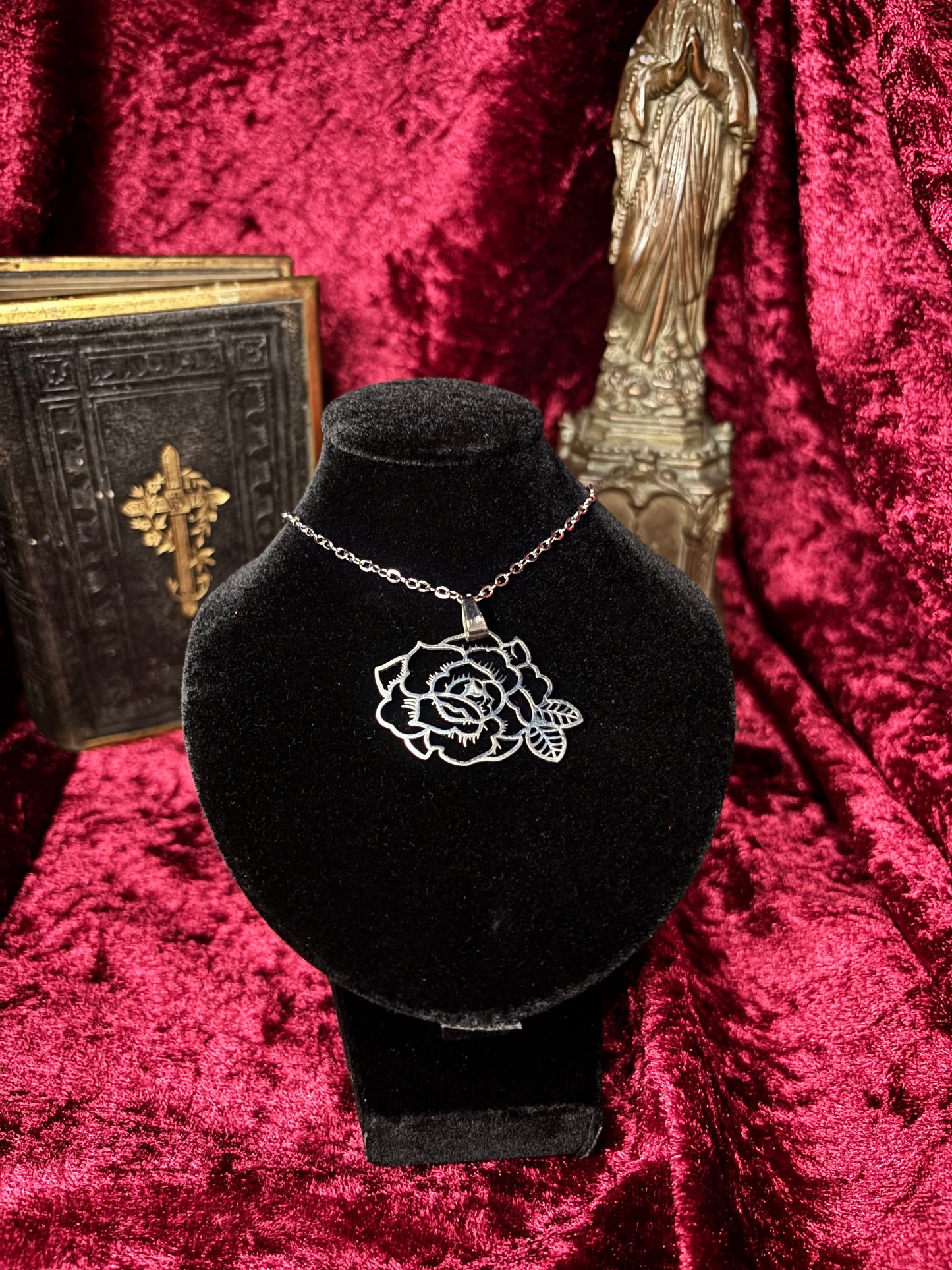 Rosa Necklace